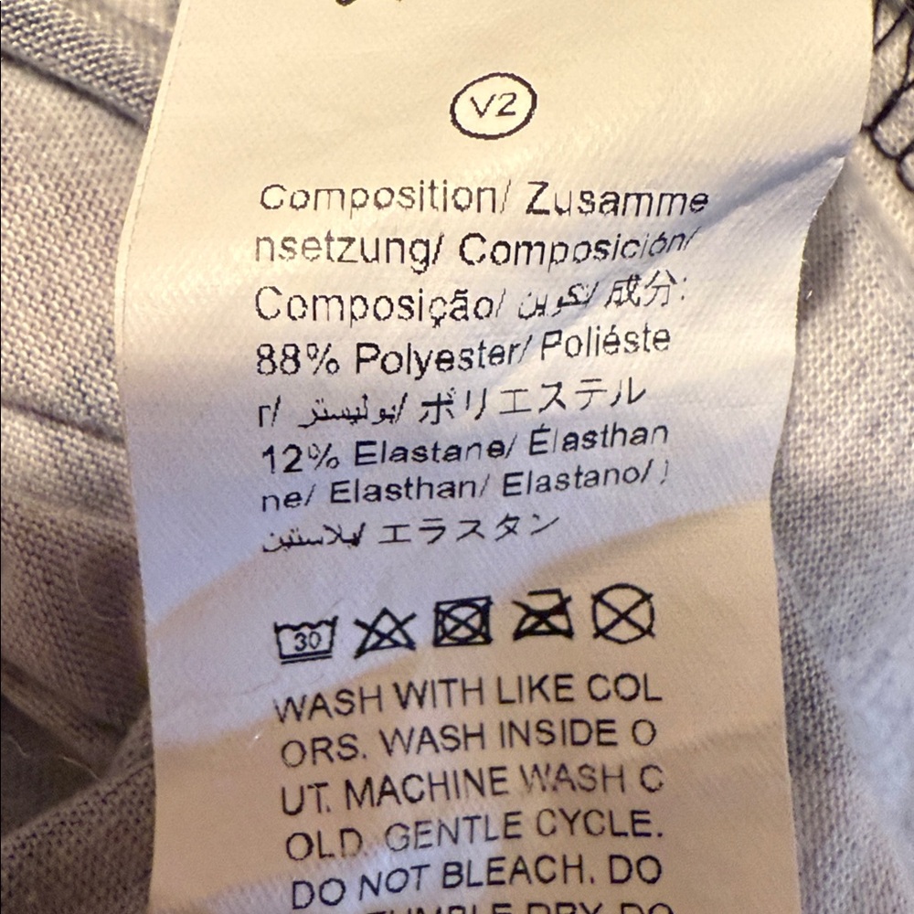 SHEIN Design Tee Shirt - Picture 4 of 17